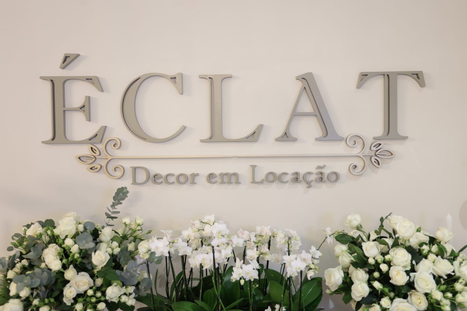 Éclat Decor — Logo e ambiente do showroom